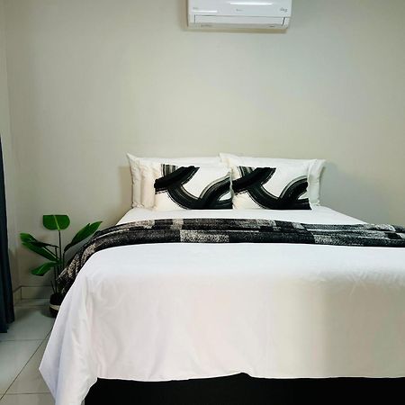 Easy Living Apartment Rundu Bagian luar foto