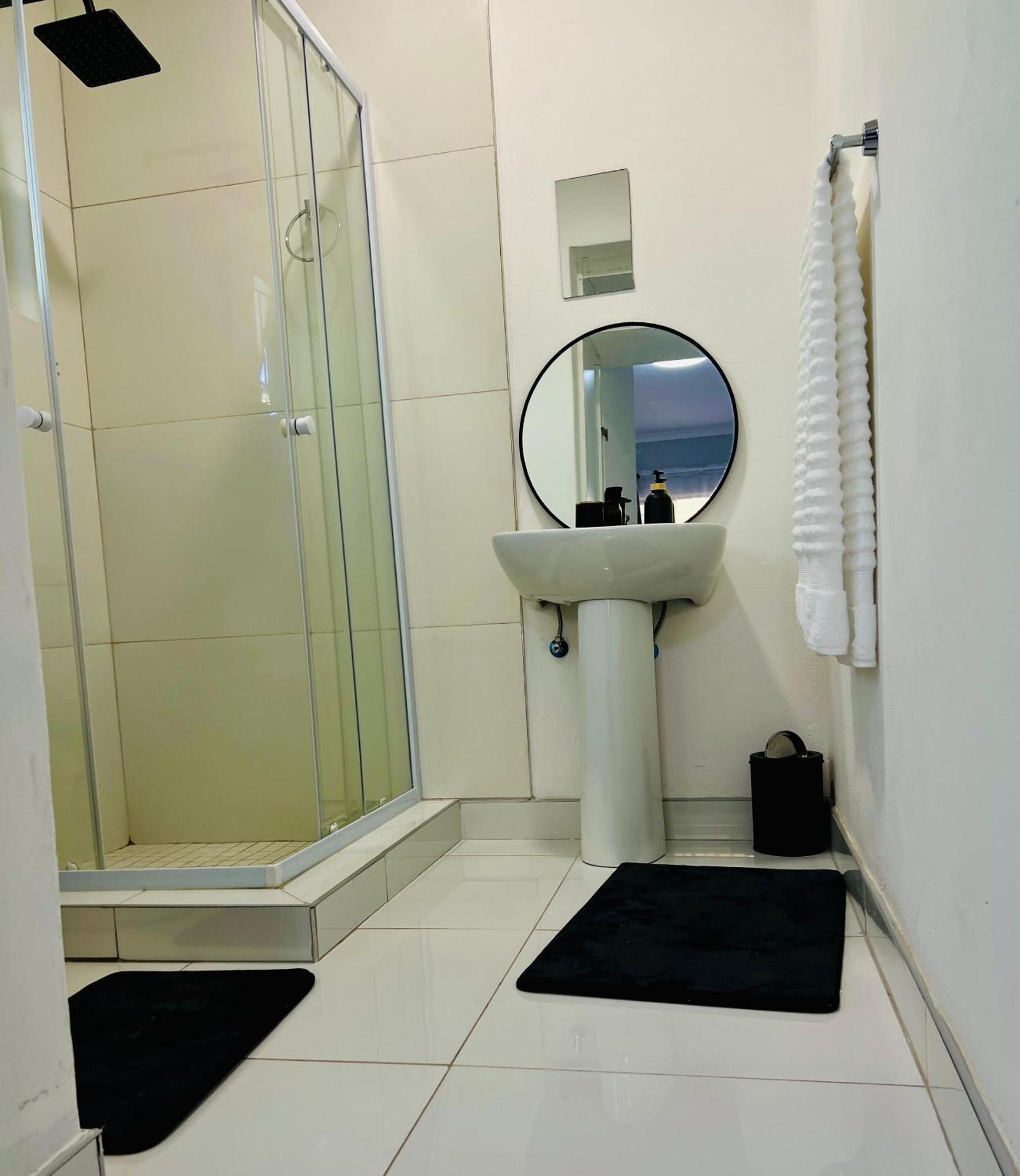 Easy Living Apartment Rundu Bagian luar foto