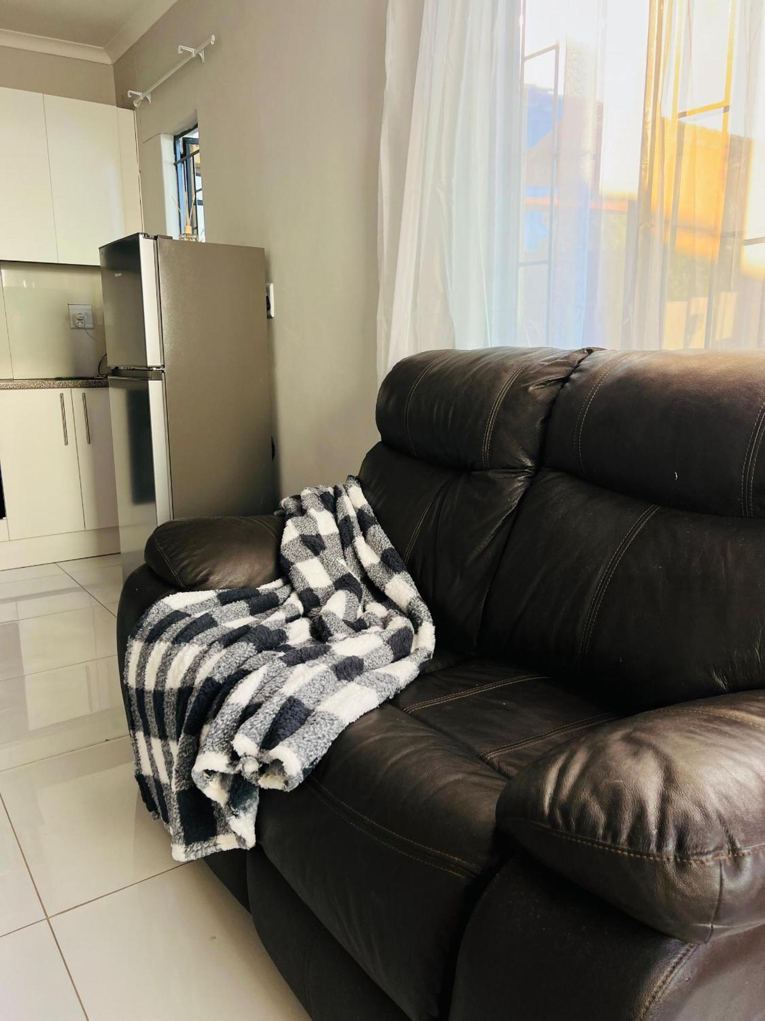 Easy Living Apartment Rundu Bagian luar foto