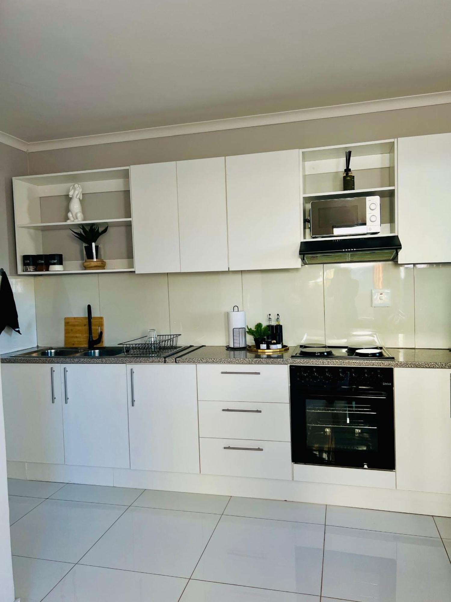 Easy Living Apartment Rundu Bagian luar foto